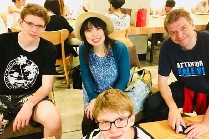 1.5 Hour Food Tour at the Kuromon Market in Osaka - Small group food tour: why max 6 improves the whole experience