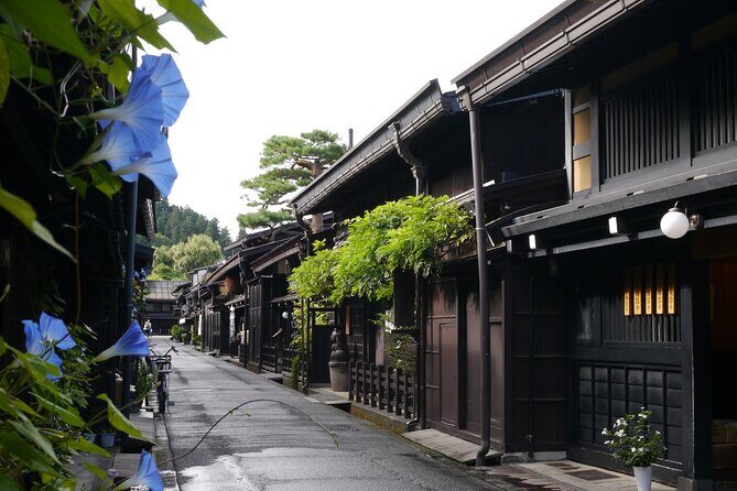 1-Day Shirakawago & Takayama Tour (Round Trip from Kanazawa) - Why Shirakawago and Takayama click as a single day
