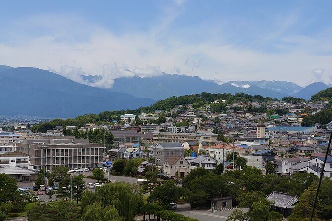1 Day Tour From Nagano to Matsumoto Castle and Narai-Juku - Downtown Matsumoto time: souvenirs, snacks, and local flavor
