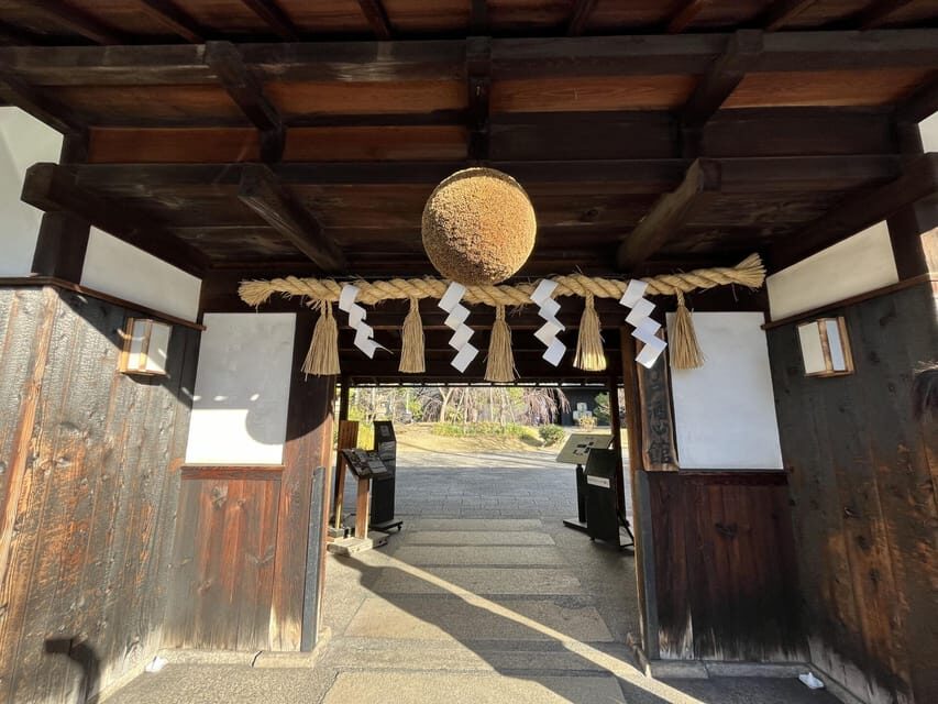 1-Day Walking Tour around Kobe : Mountains, Sea and Sake - The Train Shift to Nada-gogo: Setting Up the Sake Half of the Day