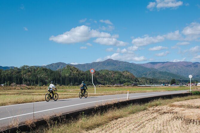 3 Hour Cycling Tour in Kakunodate - Kakunodate on a bike: the short route that still feels real