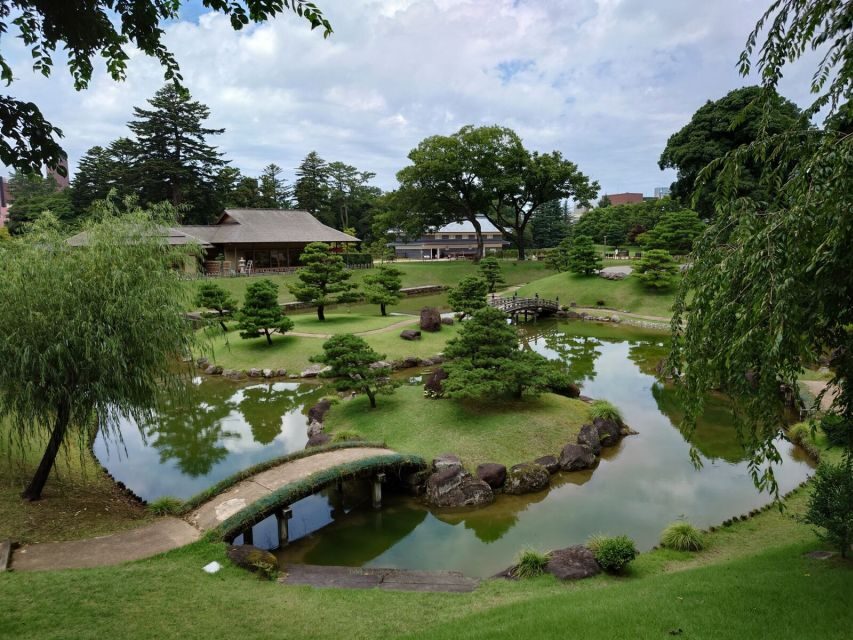 4 Day - From Nagano to Kanazawa: Ultimate Central Japan tour - Day 4: Kanazawa station meeting, Kenroku-en, matcha, and geisha districts