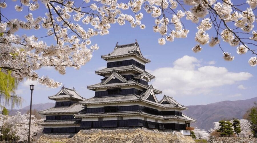 4 Day - From Nagano to Kanazawa: Ultimate Central Japan tour - Meeting points, timing, and the pace on bus days