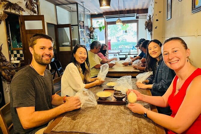 90 min Shared Handmade Udon Experience - A Sanuki Udon Workshop in Osaka’s Michelin-Listed Room