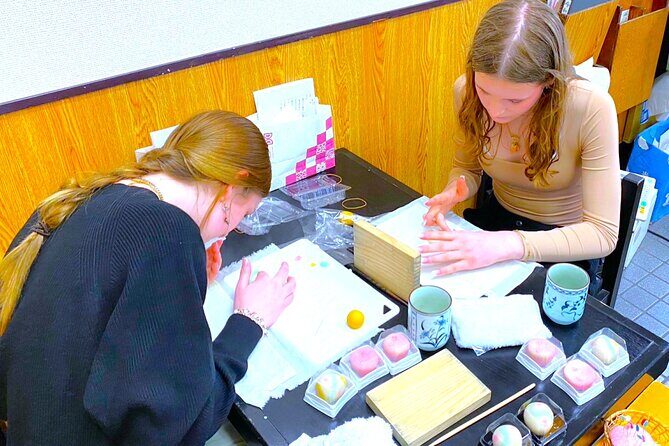 A perfect Japanese experience: Tea Ceremony and Mochi Forming - Small group size and the language reality