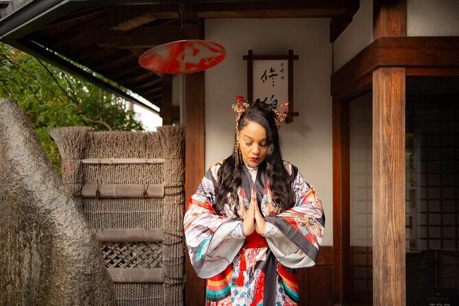A Privately Guided Photoshoot in Beautiful Kyoto by a Pro - Props, personal moments, and why this works for proposals and family shoots