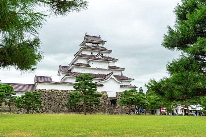 Aizu 6hr Private Tour with Government-Licensed Guide - Iimoriyama and Oyakuen Garden: Ending With Meaning and Quiet
