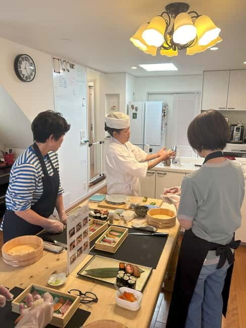AKEMI's SUSHiKiTCHEN: A fun sushi cooking lesson in Tokyo - Vinegar rice: the lesson’s real backbone