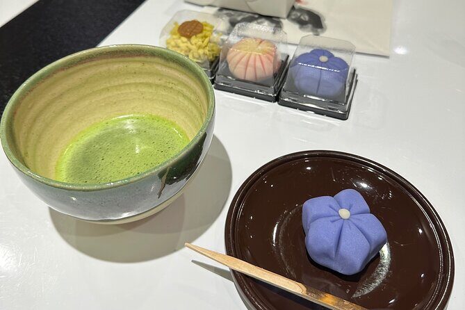 ALL INCLUDED:Short Exclusive Hidden Kyoto Private Tour with Local - Yasaka Shrine grounds: cherry blossom vibes, even when it’s not cherry season