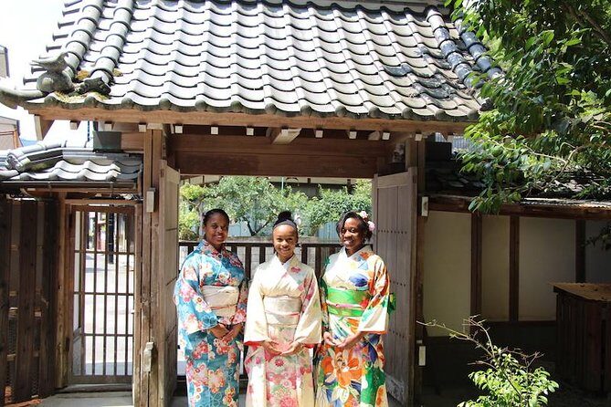 An Amazing set of Cultural experience: Kimono, Tea Ceremony and Calligraphy - Calligraphy on Location: Writing Kanji and Your Name