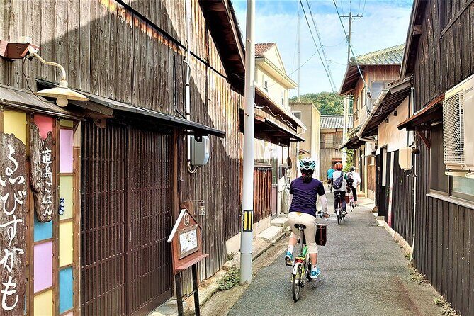 Art Island Naoshima BROMPTON Slow Cycling Tour - Akakabocha and the early-art warm-up in Miyanoura