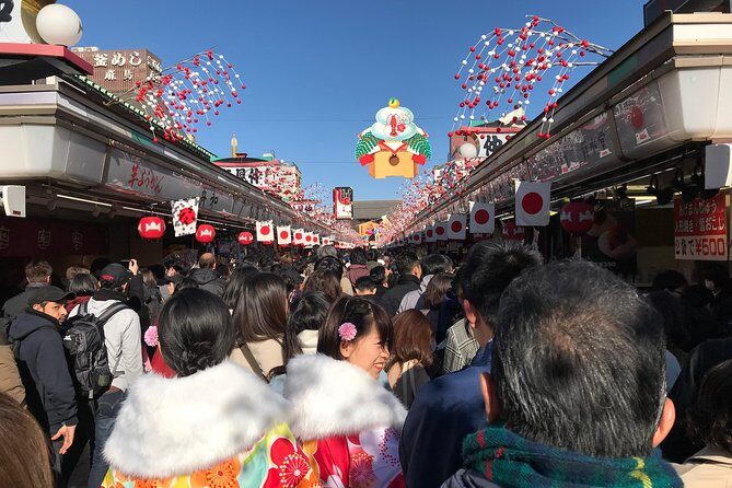Asakusa: 1400-year history exploration - Kaminarimon and Nakamise-dori: the approach to Sensō-ji you should do slowly