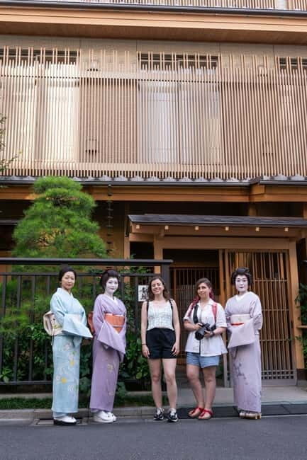 Asakusa: Geisha Performance and Tea House Experience - Ozashiki-asobi game Konpira Fune Fune: where the laughs happen