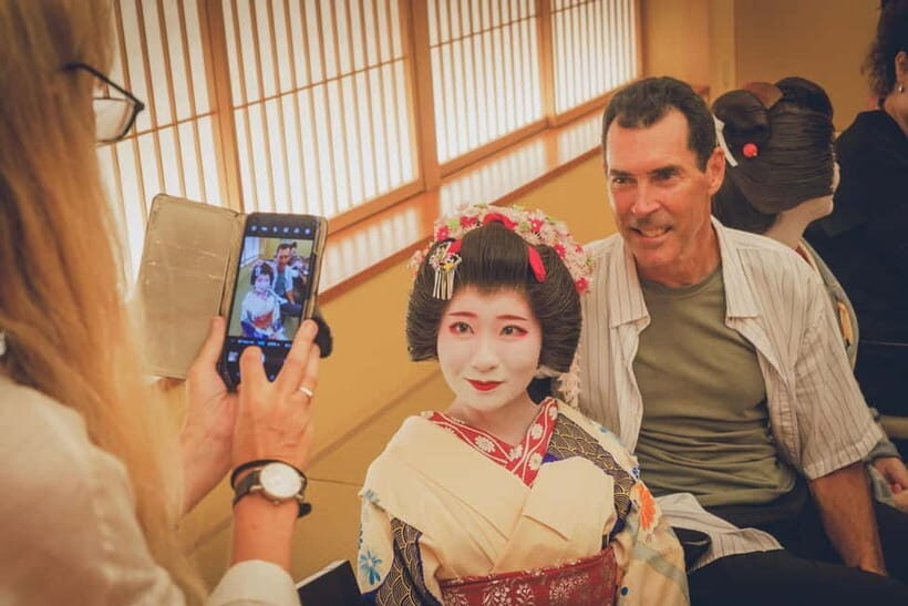 Asakusa: Geisha Performance and Tea House Experience - Talking with the geisha: questions that make the room human