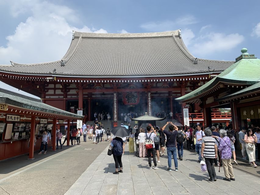 Asakusa: Kitchen knife store visits after history tour - Listening tech and group size: the comfort factor that affects the whole day
