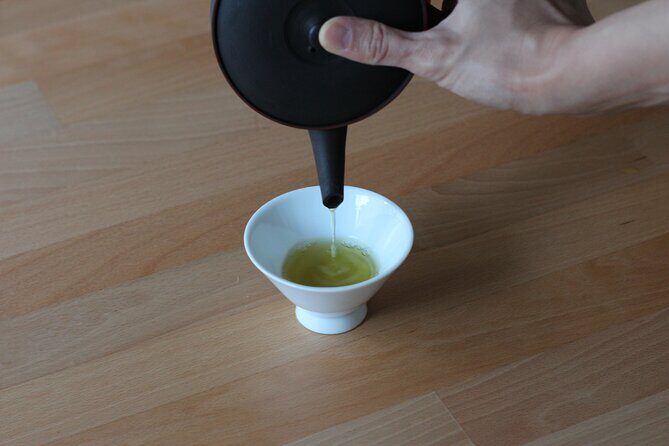 Authentic Japanese tea tasting session: sencha, matcha, gyokuro - Small Group Size With Yosuke Means Fewer Stumbles
