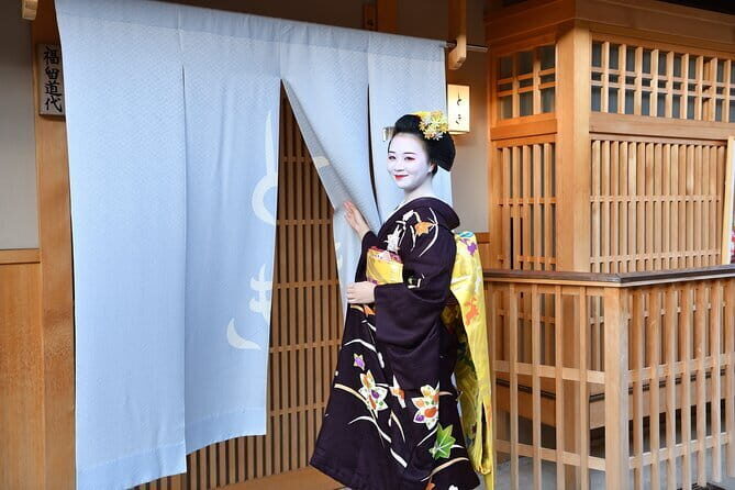 Authentic Kyoto Gion Geisha/Maiko Cultural Experience - Gion, but with breathing room: the tour’s real advantage