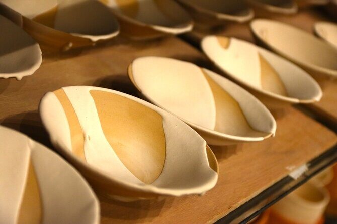 Authentic Pure Gold Kintsugi Workshop with Master Taku in Tokyo - Pick Your Style: Shuurushi, Black & Gold, or Yobitugi