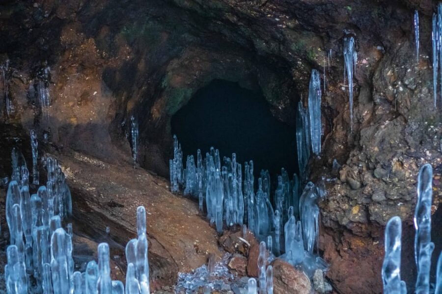 Bamboo Ice Cave: Snowshoe to see a natural phenomenon! - Walking the winter forest: snow bridges, footing, and pace