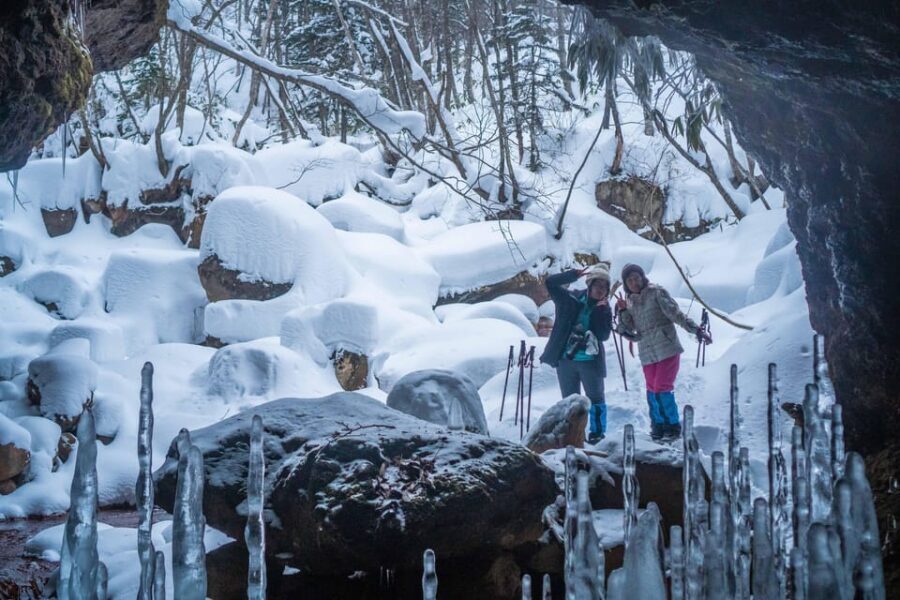 Bamboo Ice Cave: Snowshoe to see a natural phenomenon! - Price and value for a 6-hour small-group winter day