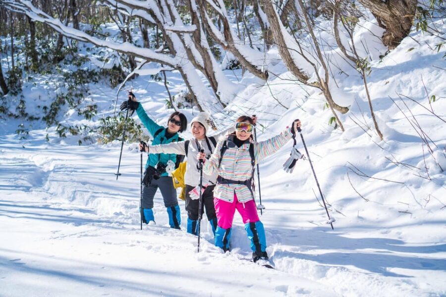 Bamboo Ice Cave: Snowshoe to see a natural phenomenon! - How the 6-hour snowshoe day actually flows