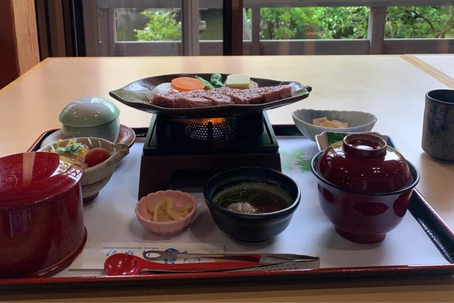 Best of Himeji Castle: 3hr Tour with Licensed Guide - What the guide adds: stories, legends, and practical local tips