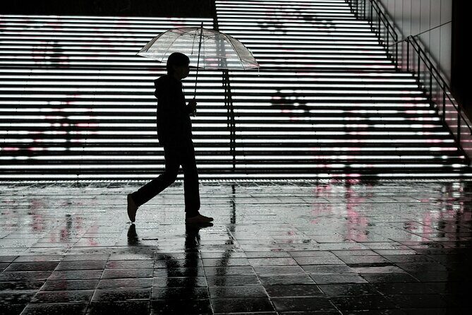 Blade Runner photo workshop in Shibuya with Laurence Bouchard - Laurence’s Shibuya angles: side streets, neon layers, and “Blade Runner” framing