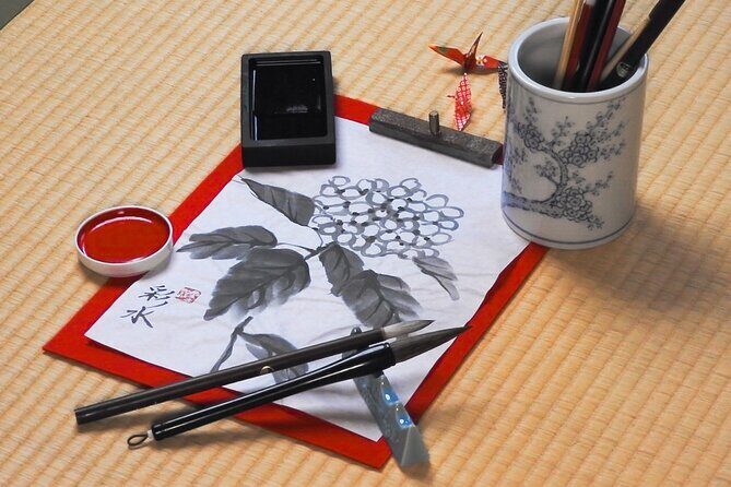 Calligraphy & Digital Art Workshop in Kyoto - The traditional half: calligraphy or suibokuga with real brushwork