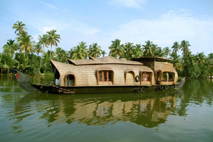 Cochin: 5-Day Private Tour of Munnar, Alleppey & Backwaters - Day 1: Cochin to Munnar with waterfall breaks and tea-country views