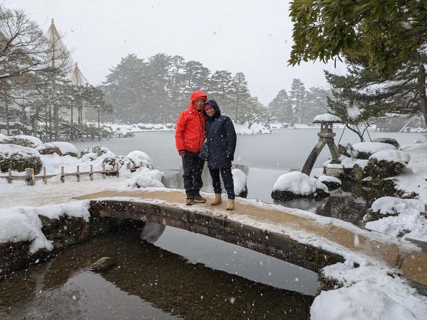 Colors of Kanazawa: City Tour with Kenrokuen and Kaga Yuzen - Kanazawa Castle: feudal atmosphere with an honest reality check