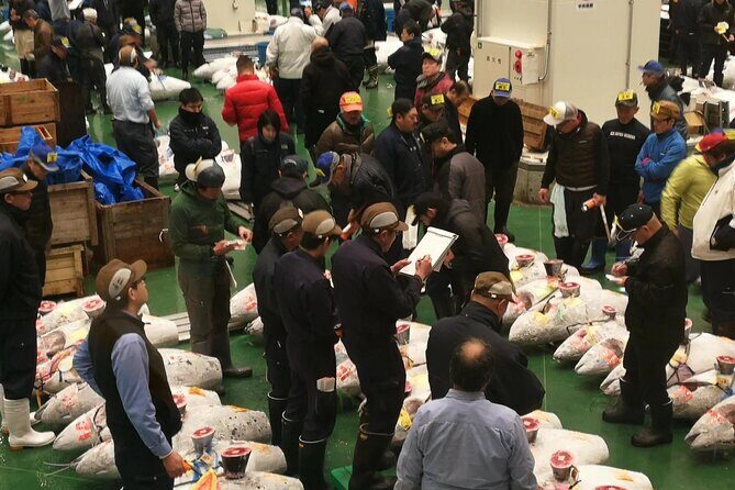 Complete Tuna Auction & Toyosu Fish Market Tour - Watching the tuna auction from the closest spots (including the deck lottery)
