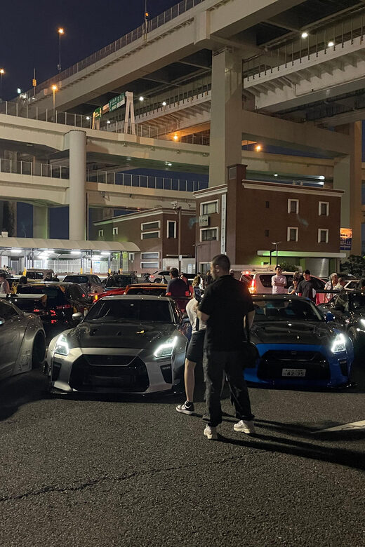 Daikoku Parking Area : JDM car meet tour by a local Japanese - Rainbow Bridge plus Tokyo Tower passing: the night skyline payoff