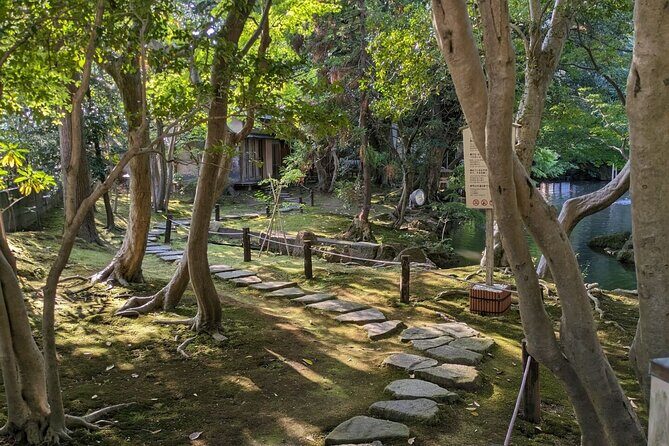 Day Tour from Kanazawa: Gold Leaf, Japanese Sweets and Ninja Star - Higashi Chaya to Nishi Chaya: geisha districts in two moods