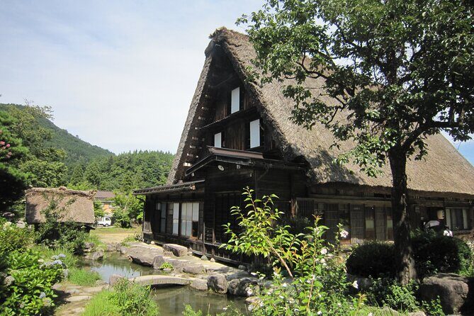 [Day trip bus tour from Kanazawa Station] Weekend only! World Heritage Shirakawago Day Bus Tour - Weather and road changes: why this tour can move around