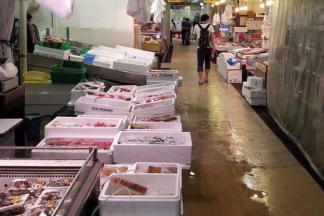 Deep Dive: Osaka Food Markets from Local to Luxurious! - Kuromon market: supreme sights with higher prices