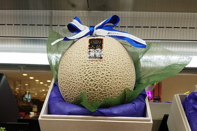 Deep Dive: Osaka Food Markets from Local to Luxurious! - Sennichimae Doguyasuji: the street for knives, ceramics, and sushi models