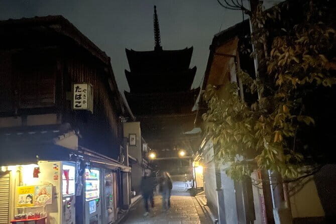 Discover Kyoto at Night by Bike - Night on Kyoto’s bike lanes: what 5:00 PM changes