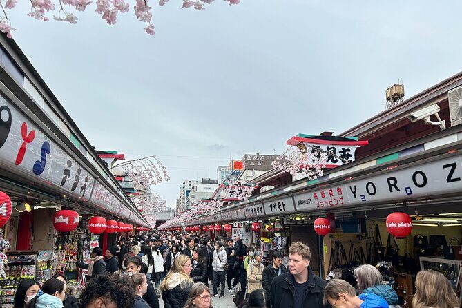 Discover the hidden gems of Tokyo:Private Tour with a Local Guide - Nihonbashi to Tsukiji: department-store comfort and market-to-sushi choices