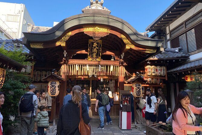 Discover the Secrets of Fushimi Inari and Gion with a Local Guide - Yasaka Pagoda (Hōkan-ji): the landmark that feels close even when you’re moving