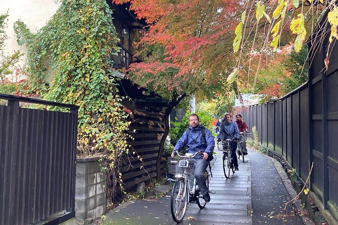 eTour de Matsumoto - Electric Bike Tour - Matsumoto Castle: National Treasure Grounds and a Real Sense of Place