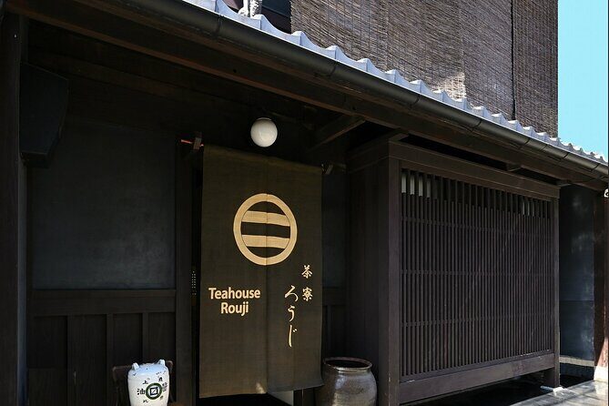Experience a tea ceremony in an authentic tearoom, in Kyoto! - Price in Kyoto terms: what you’re paying for at $39.63