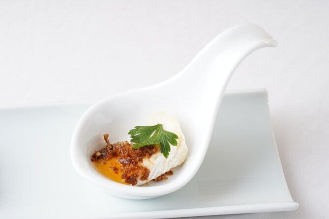 Experience a western twist on Japanese sake snacks - “How to Eat It” Is Part of the Meal, Not a Lecture