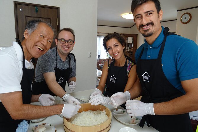 Experience all of Japanese culture and Japanese food experience classes "origami, udon, Japanese food, green tea, calligraphy" in 4 hours - The Hands-On Udon Lesson: From Materials to First Bite