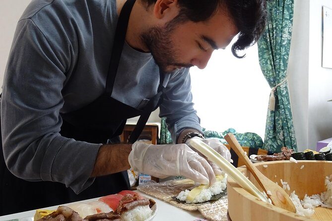 Experience all of Japanese culture and Japanese food experience classes "origami, udon, Japanese food, green tea, calligraphy" in 4 hours - Sushi, Gyoza, and Tempura Lunch: How the Meal Flows