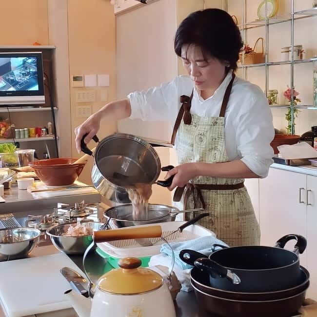 Experience Authentic Japanese Home Cooking in Kyoto - Making dashi from katsuobushi and kombu