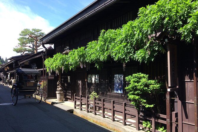 EXPERIENCE TAKAYAMA & LOCAL SAKE TASTING with explanation 1 HOUR! - Where you meet matters: making the start easy