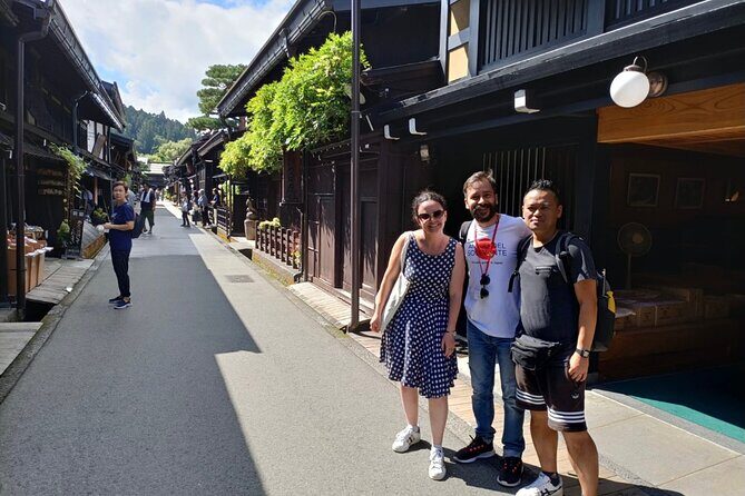 EXPERIENCE TAKAYAMA OLD TOWN 30 MINUTES walk - Local Crafts and Focal Foods: How to Use the Tips Immediately