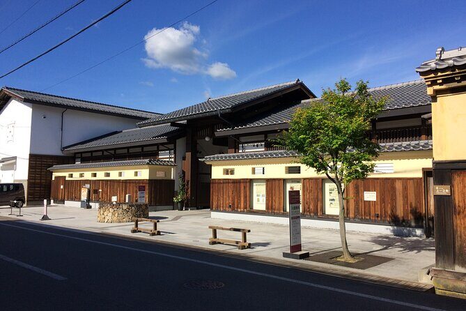 EXPERIENCE TAKAYAMA OLD TOWN & MORNING MARKETS in 1 Hour! - Luca’s approach: bilingual, craft-minded, and easy to follow