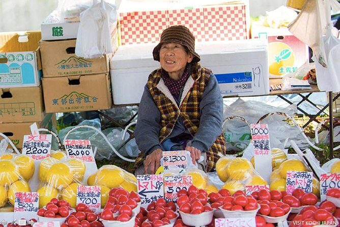 Experience the energy of Kochi: Sunday Market Tour includes Kochi Castle - Why Kochi’s Sunday Market feels different from other markets
