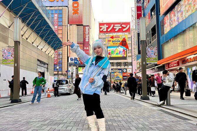 Explore Akihabara with Local Cosplayer Guide(s)! - How to customize without losing the plot